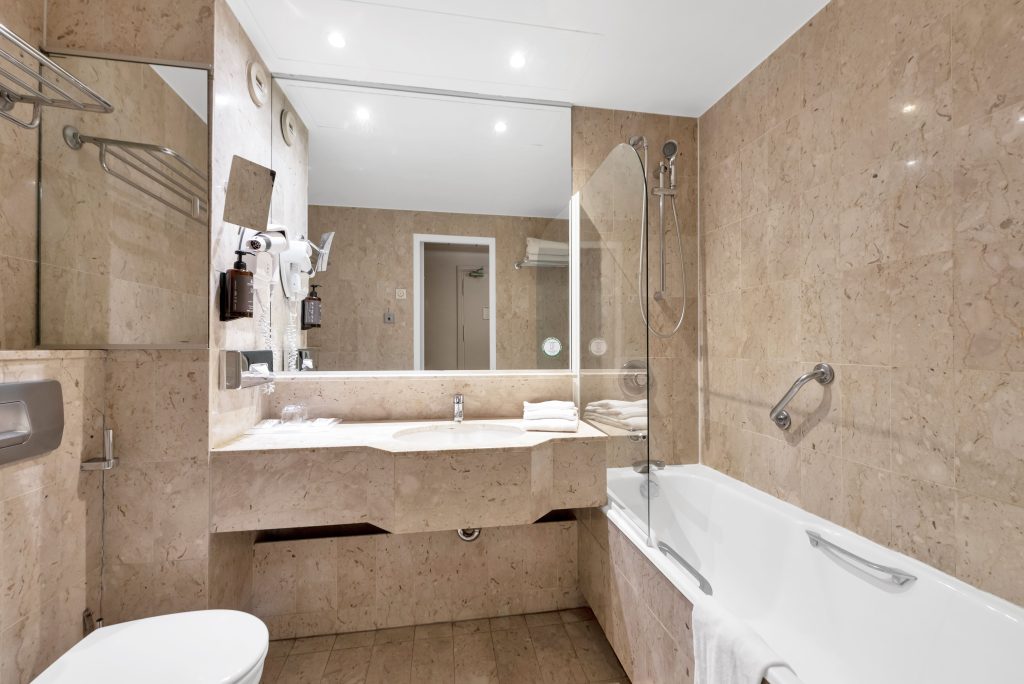 Photo - Chambre classique - Vue Patio Chambre Classique Hotel Beau Rivage 6