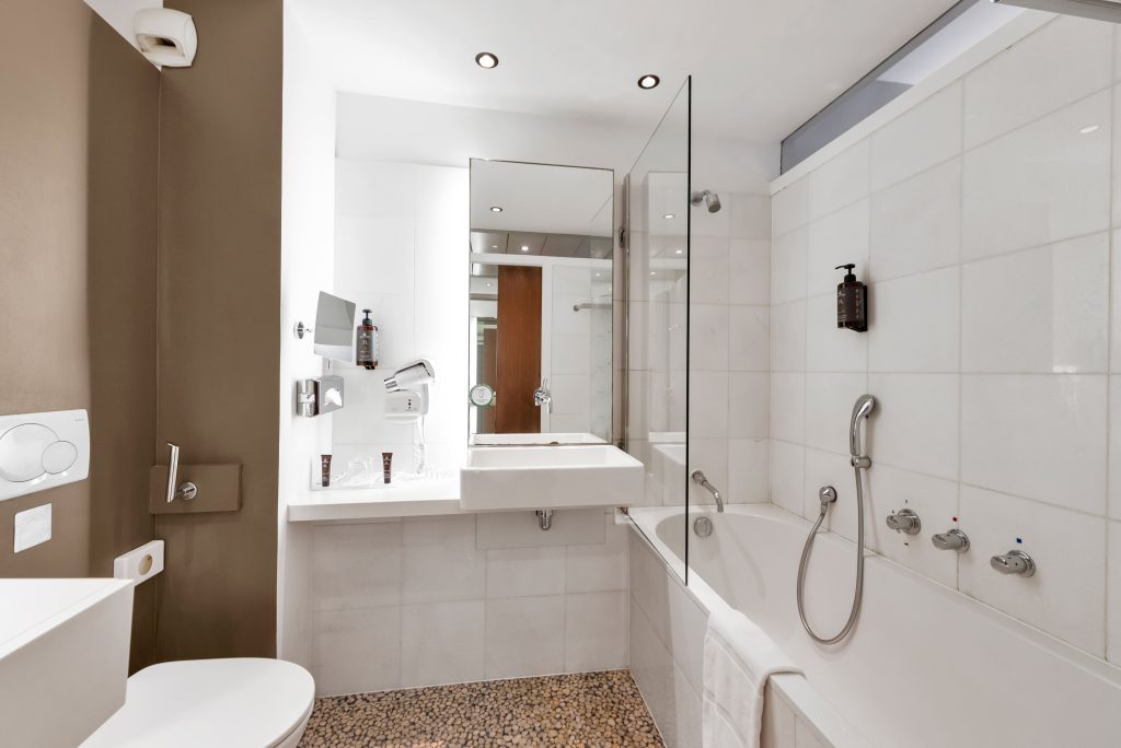 Photo - Chambre supérieure - Vue Ville Salle de bain 3 4 5eme etage 2