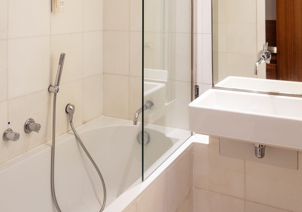 web_beau_rivage_bathroom_crop_0000/bathroom104mp-web